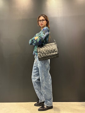 「Desigual（デシグアル）のブラック編み込みエフェクトレザーミディアムトートバッグ【カードホルダーチャーム付き】（ショルダーバッグ、ブラック系）」を使った、Desigual 名古屋 STAFFさん（レディース・170cm）の春コーディネート