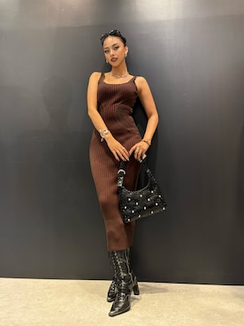 「Desigual（デシグアル）のリブ編みスターモチーフニットマキシワンピ（ワンピース、ブラウン系）」を使った、Desigual 名古屋 STAFFさん（レディース・170cm）の春コーディネート