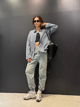 「Desigual（デシグアル）のチェック フリンジ ジップアップ シャツ【2026-2027年秋冬新作】（シャツ/ブラウス、ブルー系）」を使った、Desigual 名古屋 STAFFさん（レディース・160cm）の夏コーディネート