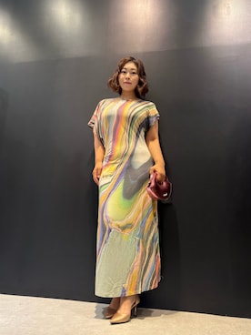 「Desigual（デシグアル）の【2026-2027年秋冬新作】リップモチーフ メタリックハンドバッグ（ハンドバッグ、レッド系）」を使った、Desigual 名古屋 STAFFさん（レディース・160cm）の夏コーディネート