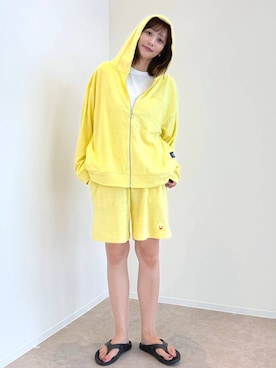 「OOFOS（ウーフォス）の【HEREIAM】OOFOS（ウーフォス）OOriginal（サンダル、ブラック系）」を使った、mahokurumaさん（レディース）の夏コーディネート