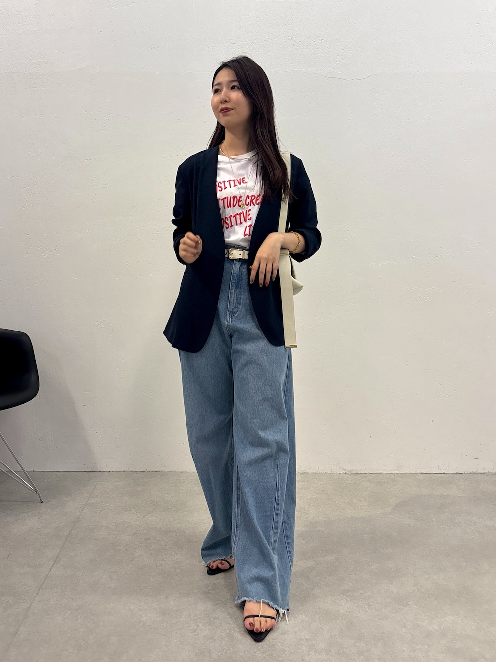 「サンダル、白Tシャツ、夏服コーデ、夏服、大人コーデ、オトナ女子、キレイめカジュアル」｜「COLLAGE GALLARDAGALANTEのQ.anos/ブルージュデニム/WEB限定（デニムパンツ、ブルー系）」を使った、IGARASHIさん（骨格ウェーブ・レディース・167cm）の春コーディネートの1枚目の写真