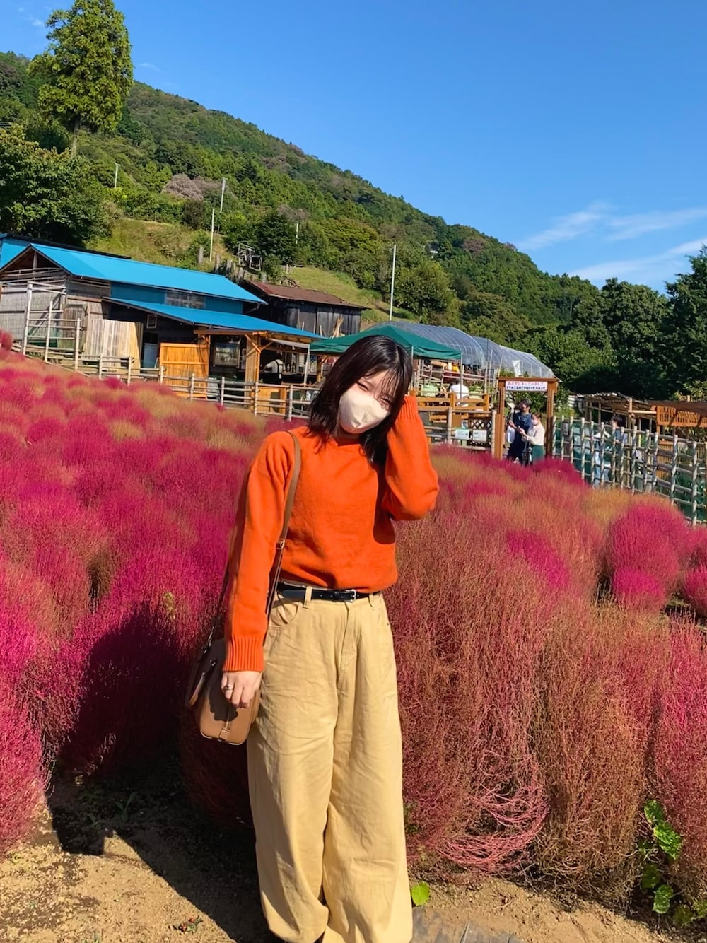 「秋服、オレンジ、オレンジニット、今日のコーデ、コキア、shein」｜「sheinのアイテム（ニット/セーター、オレンジ系）」を使った、nanachapiさん（レディース・156cm）の秋コーディネートの1枚目の写真