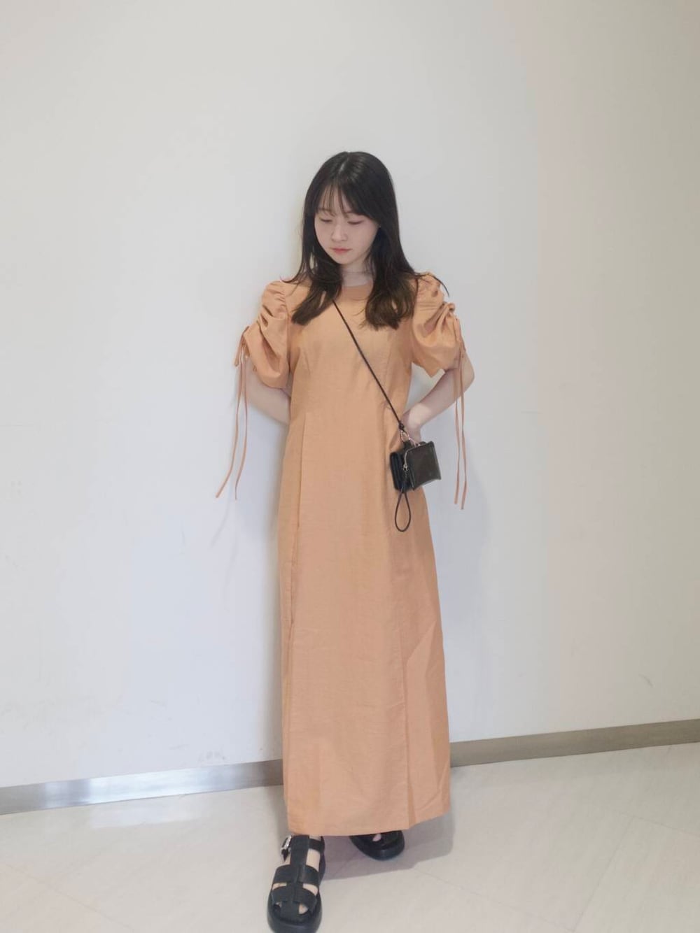 「KBF、newarrival、休日スタイル、低身長コーデ、旅行コーデ、春カラーコーデ、初夏のお出かけコーデ」｜「KBFのポーチ付きウォレット（財布、ブラック系）」を使った、さやかさん（レディース・152cm）の春コーディネートの1枚目の写真