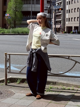 「KEBOZ（ケボズ）のW BB S/S TEE（Tシャツ/カットソー、イエロー系）」を使った、mayaさん（レディース・169cm）の春コーディネート