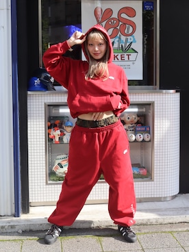 「アイテム（スウェットパンツ、レッド系）」を使った、mayaさん（レディース・169cm）の秋コーディネート