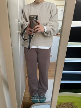 「UNIQLO（ユニクロ）のスーピマコットンクルーネックT（長袖） ＋EC（T Shirts、ホワイト系）」を使った、sakaimanaさん（レディース）の冬コーディネート