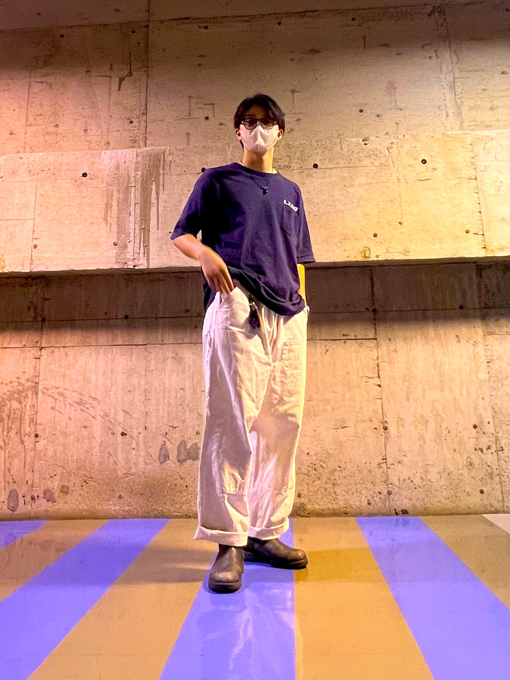 「夏コーデ、メンズコーデ、シンプル、お洒落さんとつながりたい、ラフコーデ、リラックススタイル、ootd、白パンツ」｜「BlundstoneのBlundstone 510 ORIGINALS（ブーツ、ブラック系）」を使った、tomさん（メンズ・181cm）の夏コーディネートの1枚目の写真