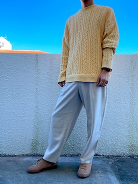 「ケーブルニット」｜「アイテム（チノパンツ）」を使った、TOMO さん（メンズ・178cm）の冬コーディネート