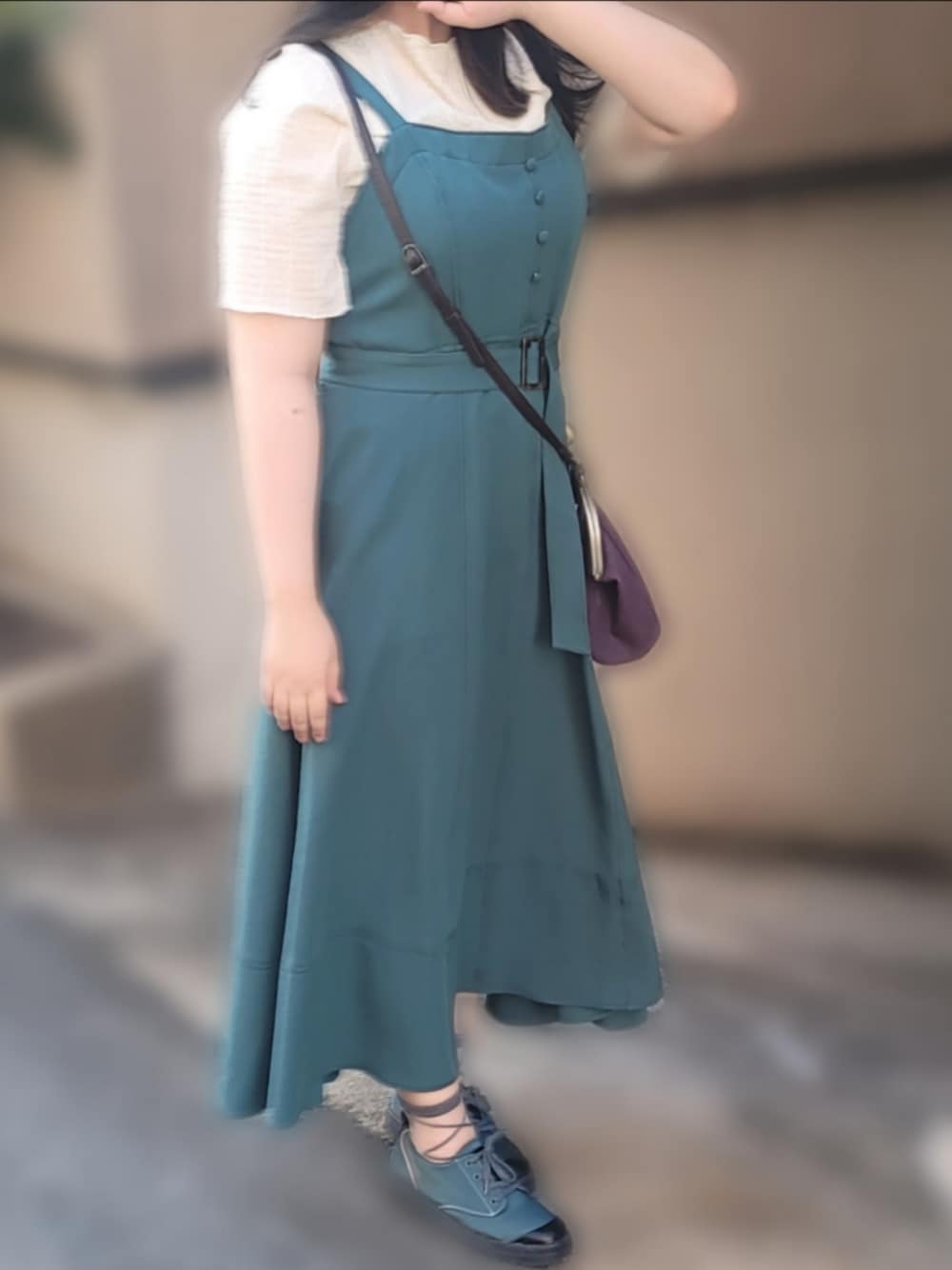 「大人カジュアル、休日スタイル、楽ちんコーデ、夏セールで買いました、きれいめカジュアル、ショルダーバッグ、オーバーオール、オーバーオールスカート、緑、緑コーデ」｜「AYANOKOJIのアイテム（ショルダーバッグ、パープル系）」を使った、NYANOさん（レディース・154cm）の夏コーディネートの1枚目の写真