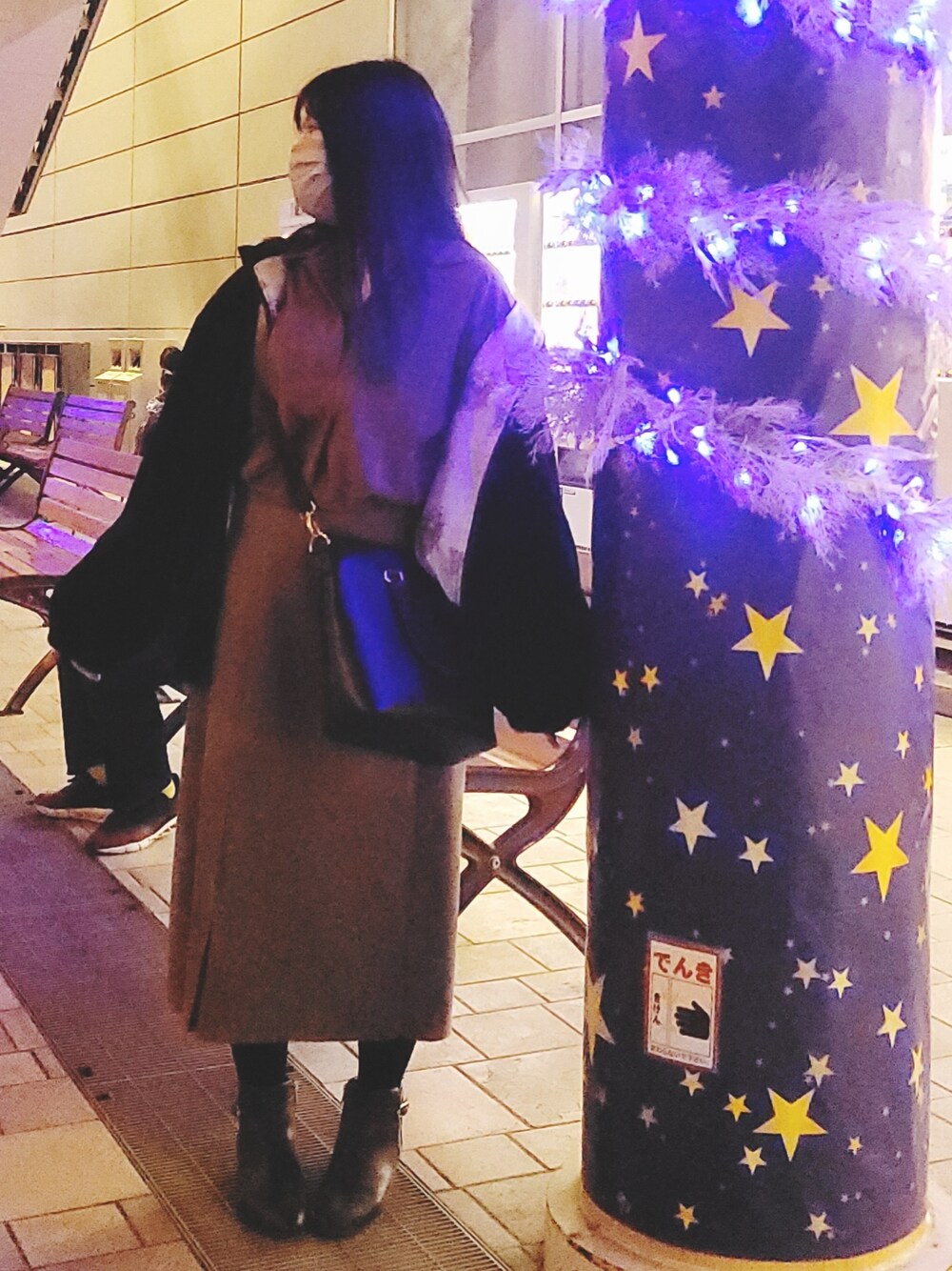 「クリスマスに着たい服、休日コーデ、冬コーデ、ブーツスタイル、低身長女子、プチプラコーデ、ファーコート、スカート、ショートブーツ、シンプルコーデ、ブラウンコーデ」｜「しまむらのアイテム（シャツ/ブラウス、ブラウン系）」を使った、NYANOさん（レディース・154cm）の冬コーディネートの1枚目の写真