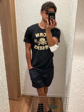 「Johnson Motors Inc.（ジョンソン モータース）のアイテム（Tシャツ/カットソー、ブラック系）」を使った、髭メガネさん（メンズ・175cm）の夏コーディネート