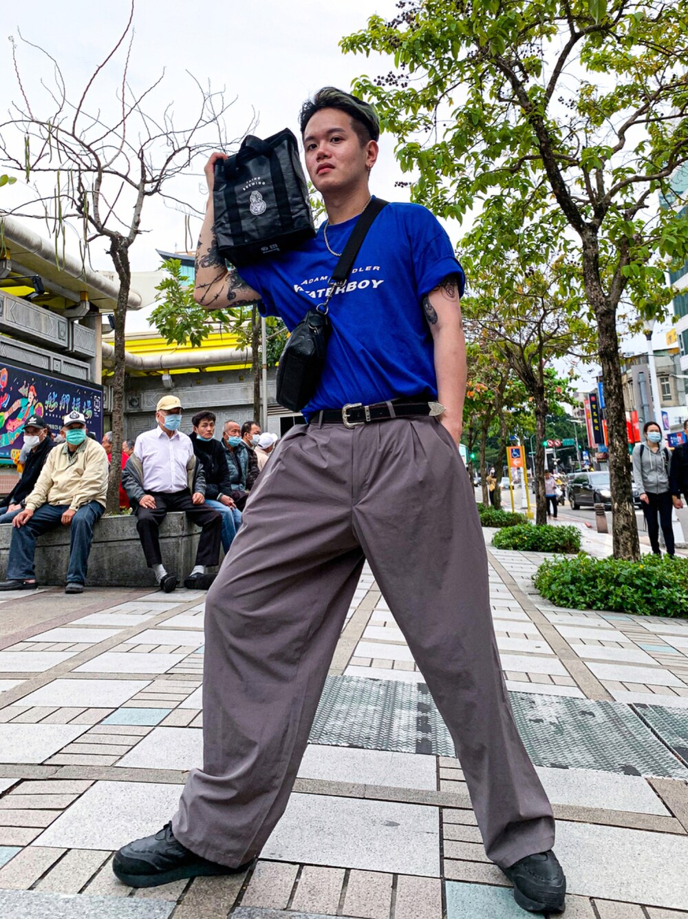 「復古」｜「Dickiesのアイテム（スラックス、グレー系）」を使った、Paul Chenさん（メンズ・173cm）の夏コーディネートの1枚目の写真