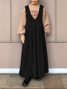「ショート丈トップス」｜「アイテム（ジャンパースカート）」を使った、板さん（レディース・156cm）の冬コーディネート