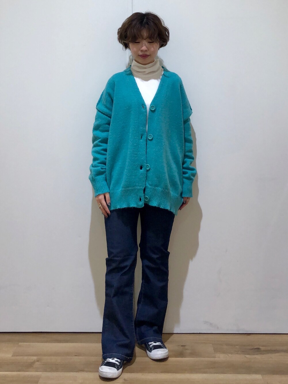 「Green　Parksのタートルインナー＊（Tシャツ/カットソー、ホワイト系）」を使った、板さん（レディース・156cm）の冬コーディネートの1枚目の写真