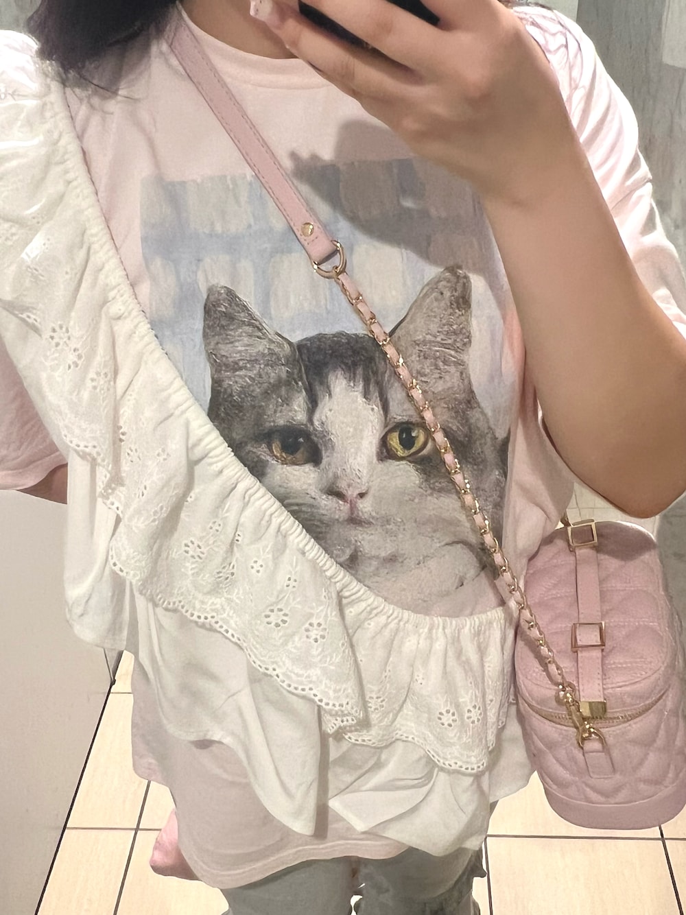 「お出かけコーデ、シンプルスタイル、ラフコーデ、パンツスタイル、おしゃれさんと繋がりたい、ブルべ夏、メリージェニー、個性派、いいね、save、フォローお願いします🤑、ガーリーコーデ、猫、トレンド、ピンクコーデ、ガーリー、フレンチガーリー」｜「merry jennyのギンガムcat tee（Tシャツ/カットソー、ピンク系）」を使った、yumeno imadaさん（レディース・158cm）の夏コーディネートの1枚目の写真