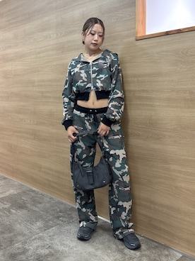 「アイテム（スウェットパンツ）」を使った、ICHIGOさん（レディース・165cm）の秋コーディネート