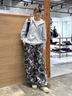 「アイテム（パーカー、グレー系）」を使った、ICHIGOさん（レディース・165cm）の冬コーディネート