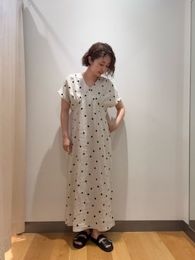 「URBAN RESEARCH（アーバンリサーチ）のフレンチスリーブリネンワンピース（ワンピース、ベージュ系）」を使った、ばやさん（レディース・160cm）の夏コーディネート