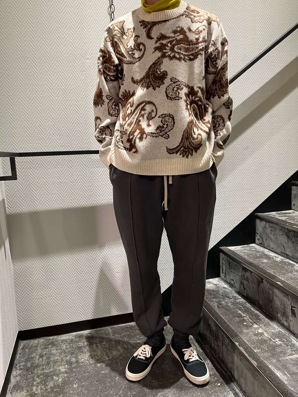 「ファッションの力を信じよう、B2nd、b2nd福岡、今日のコーデ、オーバーサイズ、スニーカーコーデ、休日スタイル、ブラック、ベージュ、おしゃれさんと繋がりたい」｜「LUSORのLUSOR（ルーソル）SEAM SWT PT/スウェットパンツ（スウェットパンツ、グレー系）」を使った、neotinさん（メンズ・182cm）の秋コーディネートの1枚目の写真