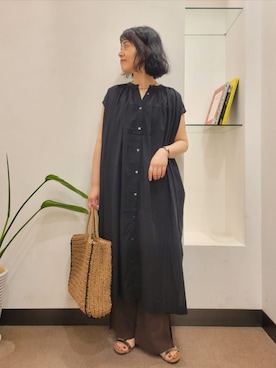 「URBAN RESEARCH DOORS（アーバンリサーチドアーズ）のペーパートートバッグ（Tote、ベージュ系）」を使った、浪口　絵美さん（レディース・164cm）の夏コーディネート