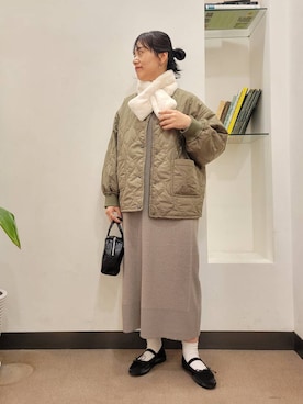 「アイテム（マフラー）」を使った、浪口　絵美さん（レディース・164cm）の秋コーディネート