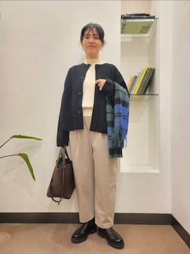 「アイテム（マフラー）」を使った、浪口　絵美さん（レディース・164cm）の秋コーディネート