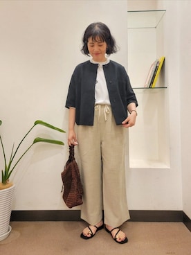 「URBAN RESEARCH DOORS（アーバンリサーチドアーズ）のライトツイーディドロストイージーパンツ（その他パンツ、ベージュ系）」を使った、浪口　絵美さん（レディース・164cm）の夏コーディネート