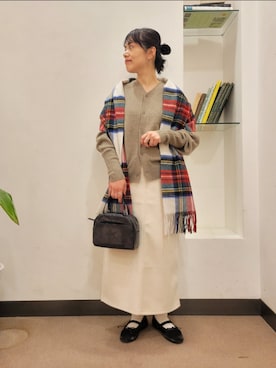 「アイテム（ストール/ショール）」を使った、浪口　絵美さん（レディース・164cm）の秋コーディネート