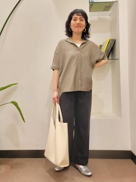 「アイテム（ローファー、シルバー系）」を使った、浪口　絵美さん（レディース・164cm）の夏コーディネート