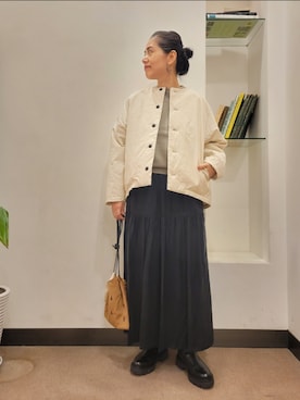 「ティアードスカート」｜「アイテム（ダウンジャケット/コート）」を使った、emiinamiiさん（レディース・164cm）の秋コーディネート