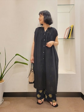 「RODE SKO（ロデスコ）の『雑材』メッシュ2WAYバッグ（ショルダーバッグ）」を使った、浪口　絵美さん（レディース・164cm）の夏コーディネート