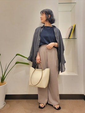 「URBAN RESEARCH DOORS（アーバンリサーチドアーズ）の『WEB/一部店舗限定カラー』ラミーコットンビックシャツ（シャツ/ブラウス、グレー系）」を使った、浪口　絵美さん（レディース・164cm）の夏コーディネート