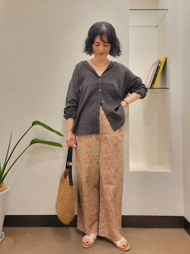 「URBAN RESEARCH DOORS（アーバンリサーチドアーズ）のラミー混ルーズシャツ（シャツ/ブラウス、グレー系）」を使った、浪口　絵美さん（レディース・164cm）の夏コーディネート