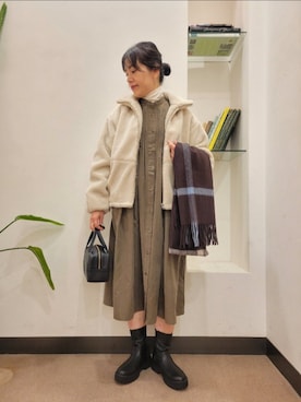 「URBAN RESEARCH DOORS（アーバンリサーチドアーズ）のアイテム（マフラー）」を使った、浪口　絵美さん（レディース・164cm）の冬コーディネート
