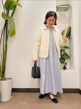 「リバーシブル」｜「アイテム（パンプス）」を使った、emiinamiiさん（レディース・164cm）の春コーディネート