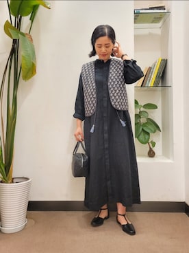 「シャツワンピ」｜「アイテム（その他アウター）」を使った、emiinamiiさん（レディース・164cm）の春コーディネート