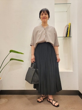 「URBAN RESEARCH DOORS（アーバンリサーチドアーズ）のソフトハンドルカゴバッグ（ハンドバッグ、ブラック系）」を使った、浪口　絵美さん（レディース・164cm）の春コーディネート