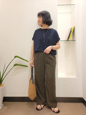 「URBAN RESEARCH DOORS（アーバンリサーチドアーズ）のプリントストレートイージーパンツ（その他パンツ、ブラック系）」を使った、浪口　絵美さん（レディース・164cm）の夏コーディネート