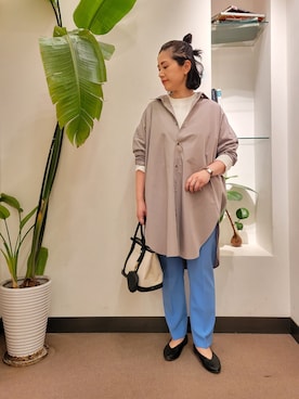 「ビッグシャツ」｜「アイテム（パンプス）」を使った、emiinamiiさん（レディース・164cm）の春コーディネート