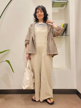 「アイテム（マウンテンパーカー）」を使った、浪口　絵美さん（レディース・164cm）の夏コーディネート