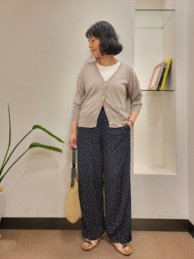 「URBAN RESEARCH DOORS（アーバンリサーチドアーズ）のリネン混Vネックショートカーディガン（Cardigans、ベージュ系）」を使った、浪口　絵美さん（レディース・164cm）の夏コーディネート