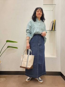 「URBAN RESEARCH DOORS（アーバンリサーチドアーズ）のアイテム（デニムスカート）」を使った、浪口　絵美さん（レディース・164cm）の春コーディネート