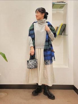「URTECH」｜「アイテム（スウェット）」を使った、emiinamiiさん（レディース・164cm）の冬コーディネート