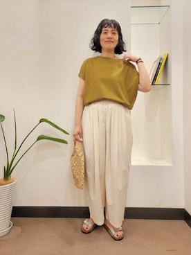「アイテム（Tシャツ/カットソー、グリーン系）」を使った、浪口　絵美さん（レディース・164cm）の夏コーディネート