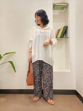 「URBAN RESEARCH DOORS（アーバンリサーチドアーズ）の『接触冷感/吸水速乾/イージーケア』フラワープリントドライタッチリラックスパンツ（その他パンツ）」を使った、浪口　絵美さん（レディース・164cm）の夏コーディネート