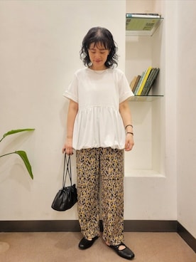 「URBAN RESEARCH DOORS（アーバンリサーチドアーズ）の『接触冷感/吸水速乾/イージーケア』フラワープリントドライタッチリラックスパンツ（その他パンツ）」を使った、浪口　絵美さん（レディース・164cm）の夏コーディネート