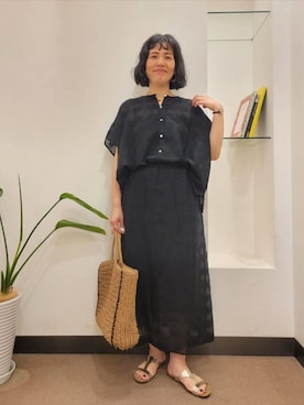 「URBAN RESEARCH DOORS（アーバンリサーチドアーズ）のPLAKTON　フラットサンダル（Sandals、ゴールド系）」を使った、浪口　絵美さん（レディース・164cm）の夏コーディネート