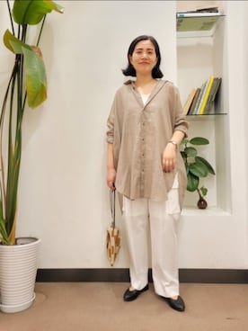 「ビッグシャツ」｜「アイテム（パンプス）」を使った、emiinamiiさん（レディース・164cm）の春コーディネート