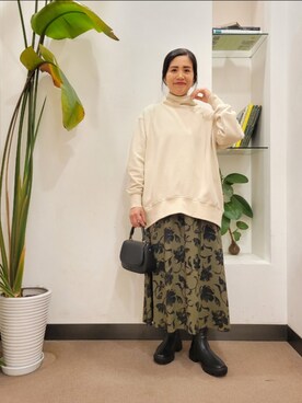 「URTECH」｜「アイテム（スウェット）」を使った、emiinamiiさん（レディース・164cm）の冬コーディネート